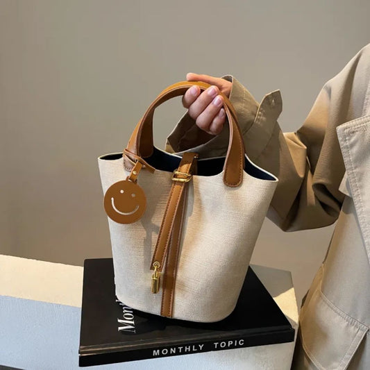 Retro Handtasche für Damen ⎜ Modische Tasche mit Smiley-Tag und verstellbarem Schulterriemen