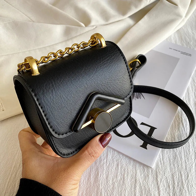 Kleine Umhängetasche mit Kette ⎜ Elegantes Design mit goldener Schnalle und minimalistischen Details