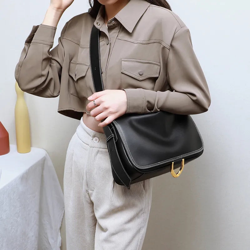 Messenger Bag für Damen ⎜ Elegante Umhängetasche mit Goldakzent und viel Stauraum