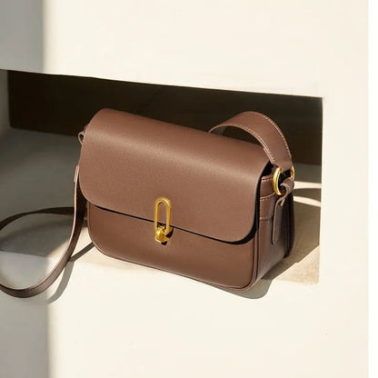 Ledertasche für Damen ⎜ Stilvolle Umhängetasche mit goldener Schnalle und verstellbarem Träger