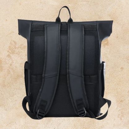 Rucksack für Herren ⎜ Leichter und wasserabweisender Tagesrucksack mit Rolltop für Reisen und Alltag