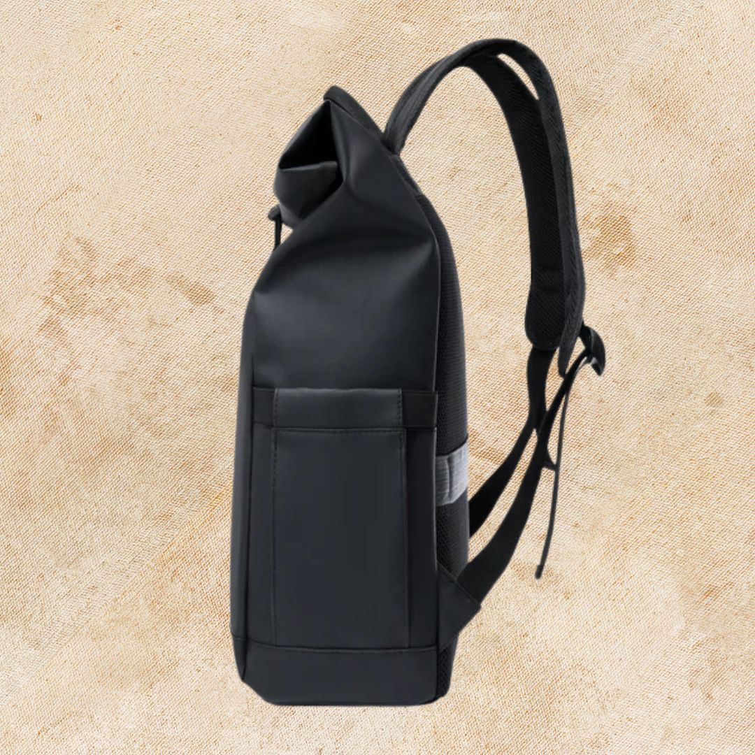 Rucksack für Herren ⎜ Leichter und wasserabweisender Tagesrucksack mit Rolltop für Reisen und Alltag