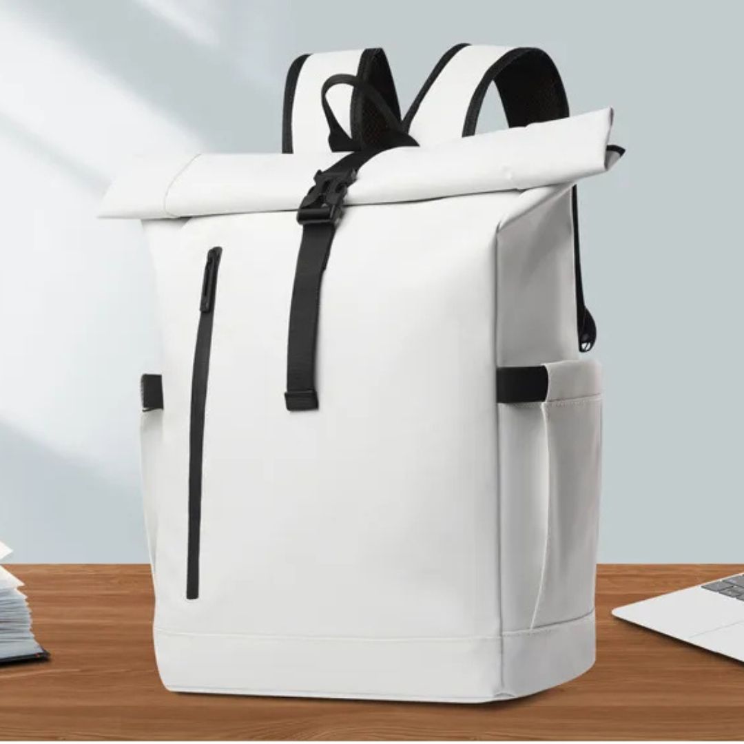 Rucksack für Herren ⎜ Leichter und wasserabweisender Tagesrucksack mit Rolltop für Reisen und Alltag