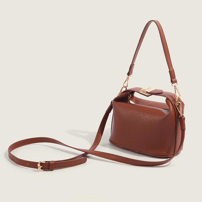 Kleine Handtasche für Damen ⎜ Elegante Umhängetasche aus Leder mit verstellbarem Trageriemen