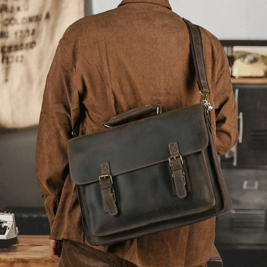 Laptoptasche aus Leder für Herren ⎜ Robuste Umhängetasche mit Schnallenverschluss und gepolstertem Innenfach