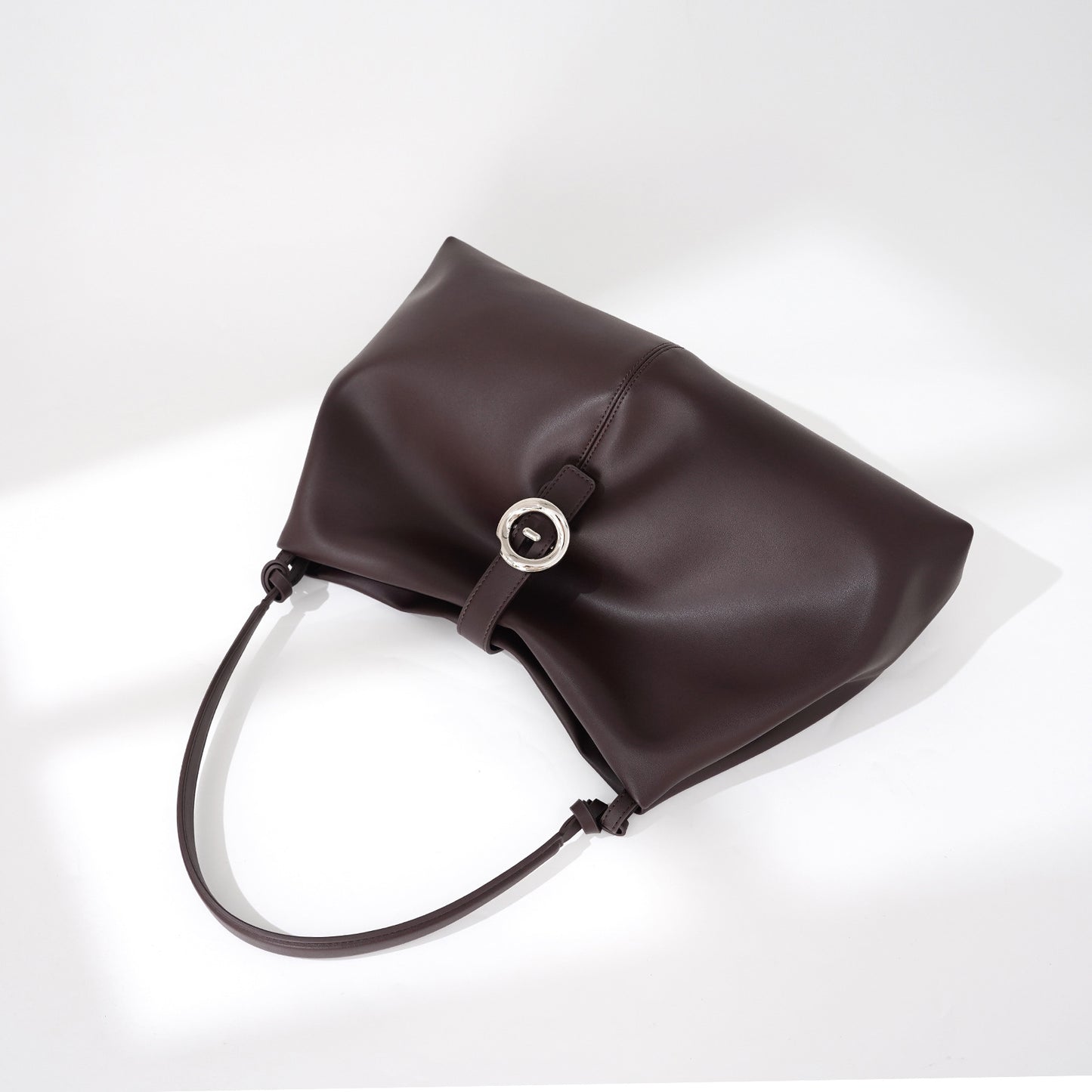 Große Umhängetasche für Damen ⎜ Stilvolle Schultertasche mit edlem Design und praktischer Ringvorrichtung