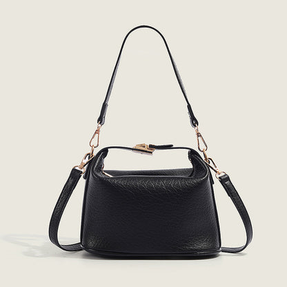 Kleine Handtasche für Damen ⎜ Elegante Umhängetasche aus Leder mit verstellbarem Trageriemen