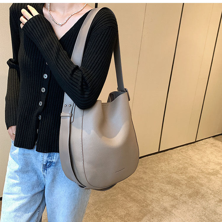 Crossbody Bucket Bag für Damen ⎜ Schlichtes Design mit verstellbarem Schultergurt und praktischem Innenraum