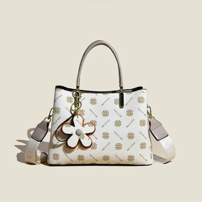Geräumige Crossbody Tasche für Damen ⎜ Stilvolle Handtasche mit Blumenanhänger und verstellbarem Schultergurt