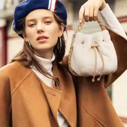 Plüsch Bucket Bag für Damen ⎜ Weiche Handtasche mit geflochtenem Henkel und verstellbarem Schulterriemen