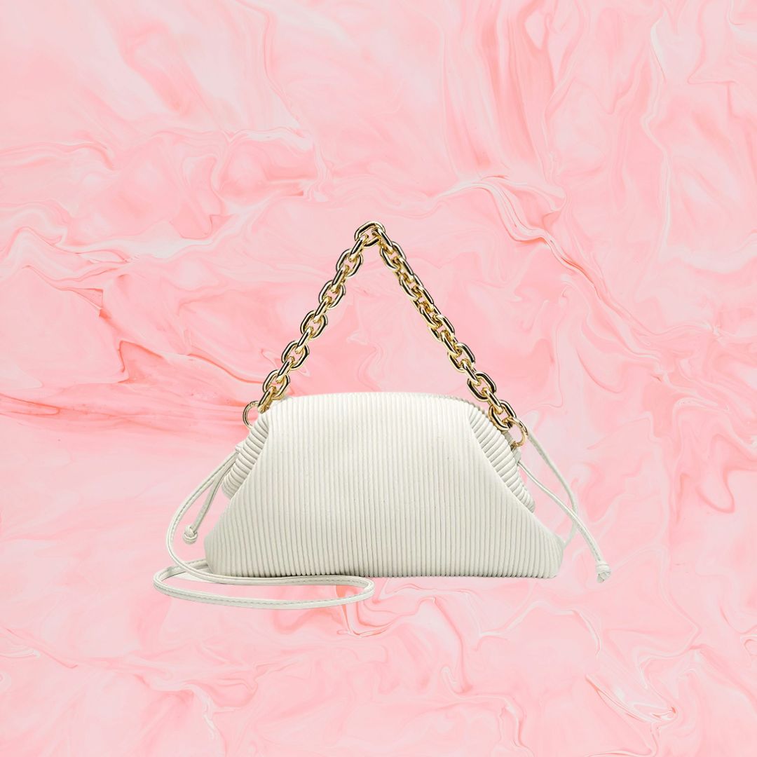 Kleine Umhängetasche für Damen ⎜ Modische Tasche mit Falten-Design und breitem Kettenriemen