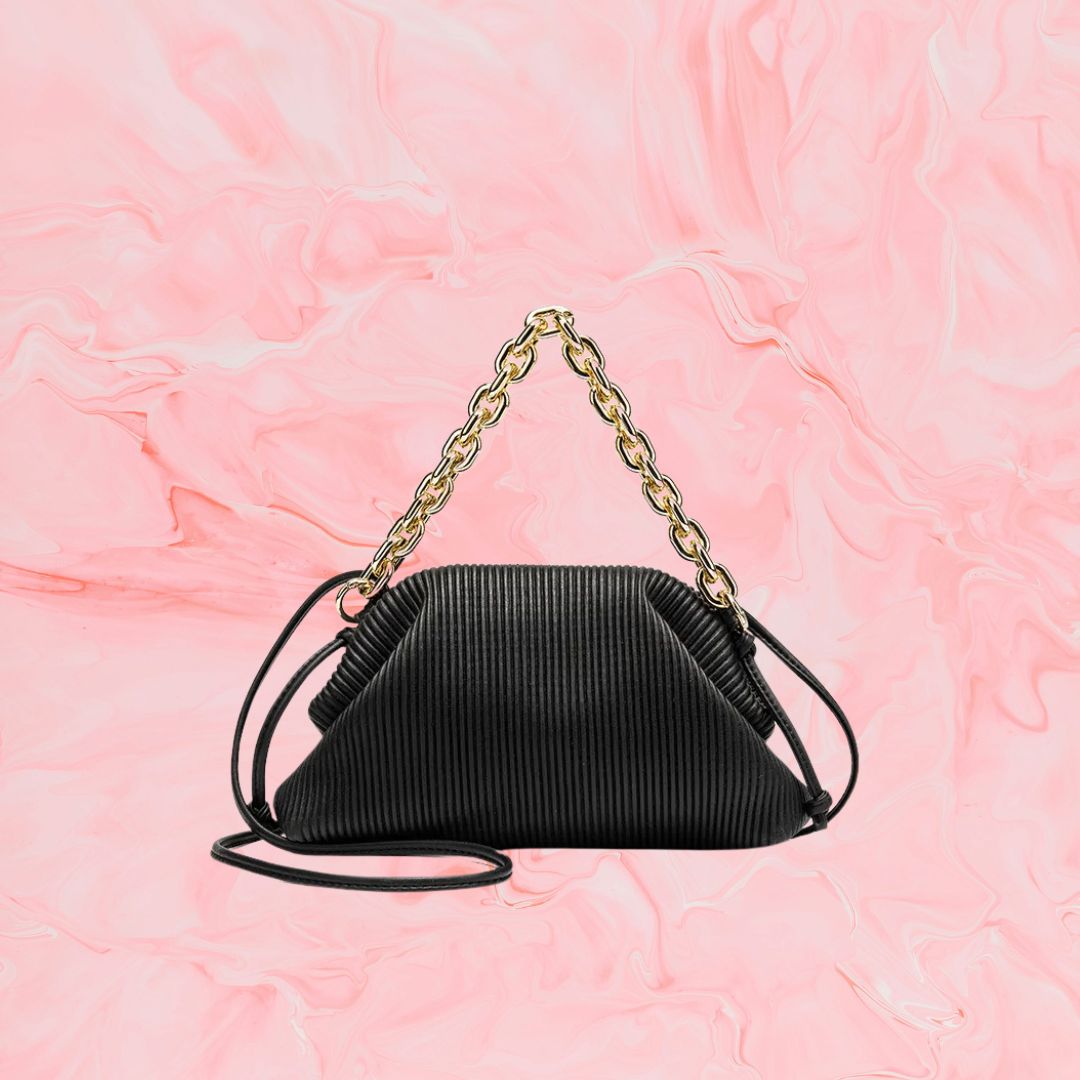 Kleine Umhängetasche für Damen ⎜ Modische Tasche mit Falten-Design und breitem Kettenriemen