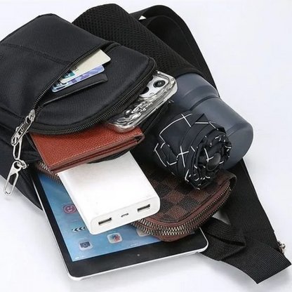 Umhängetasche für Herren ⎜ Geräumige Brusttasche mit Flaschenhalter und mehreren Reißverschlussfächern