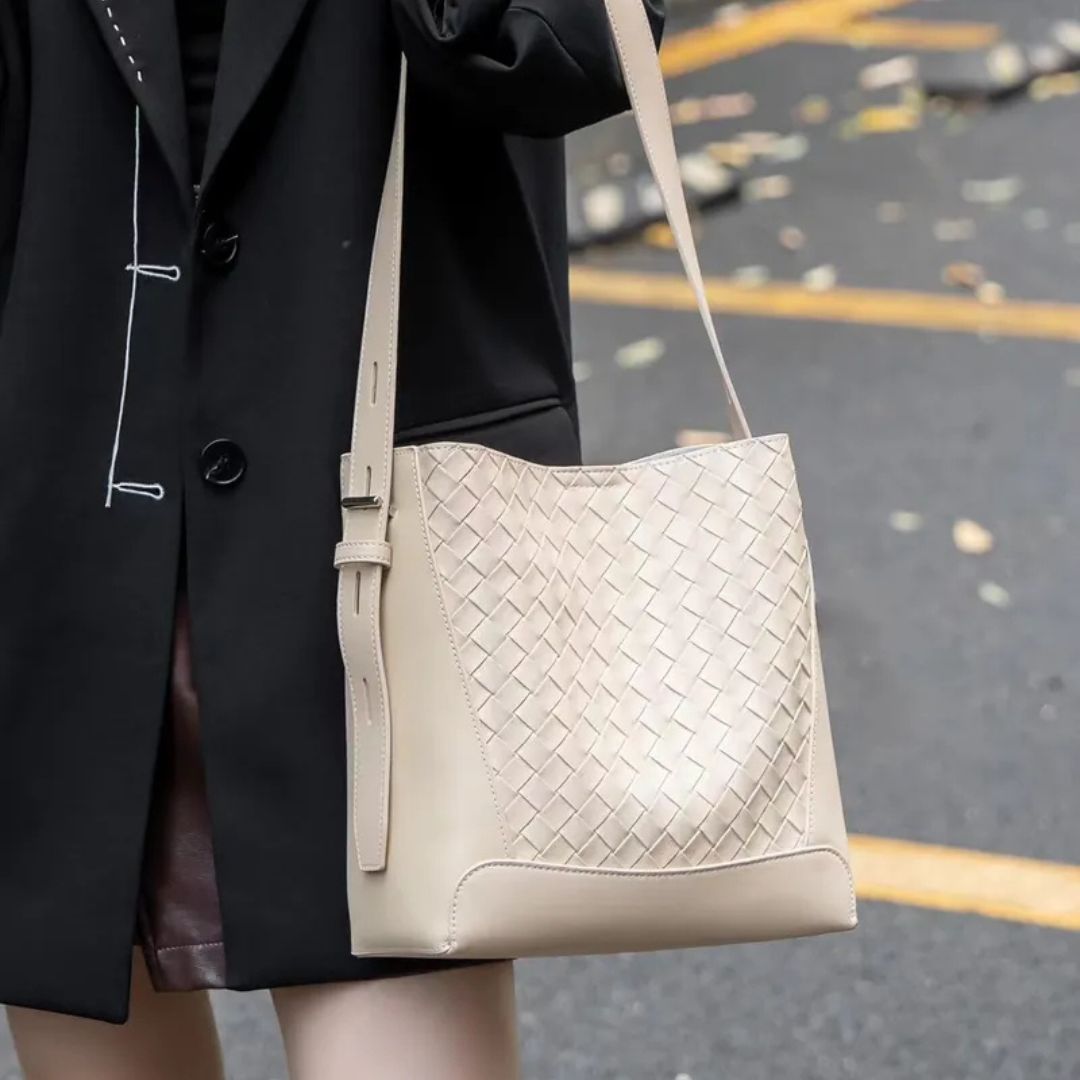 Leder Umhängetasche für Damen ⎜ Modische Schultertasche mit geflochtenem Design und verstellbarem Riemen