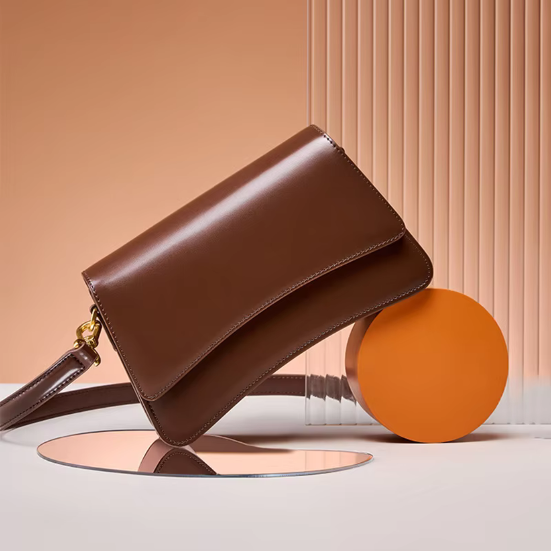 Schultertasche für Damen ⎜ Stilvolle Umhängetasche aus hochwertigem Leder mit goldenen Akzenten