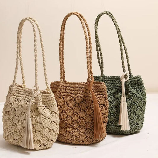 Strohtasche mit Quasten ⎜ Modische Umhängetasche im Fächerdesign für den Alltag