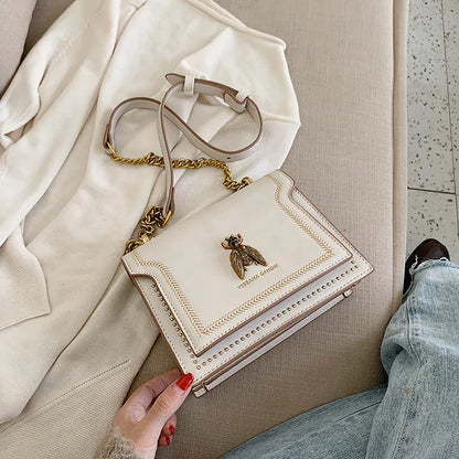 Kleine Ketten-Tasche ⎜ Elegantes Design mit goldener Bienenverzierung