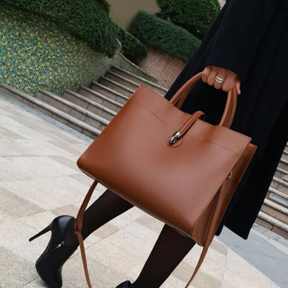 Lederhandtasche mit Schulterriemen ⎜ Klassisches Design und großzügiger Stauraum für den Alltag