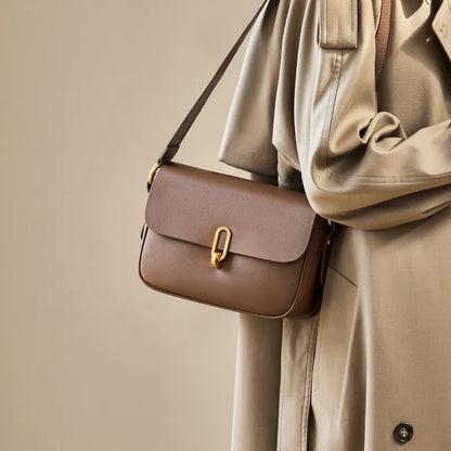 Ledertasche für Damen ⎜ Stilvolle Umhängetasche mit goldener Schnalle und verstellbarem Träger