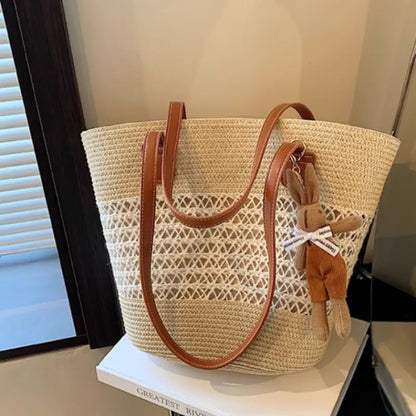 Strohtasche mit Anhänger ⎜ Stilvolle Umhängetasche für den Alltag