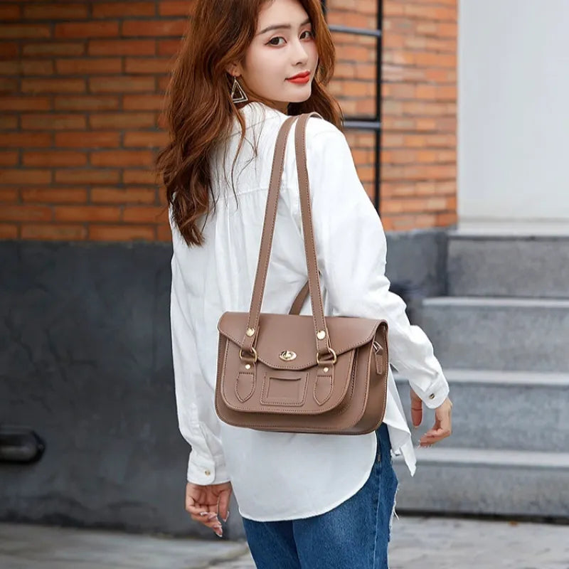 Klassische Umhängetasche für Damen ⎜ Modische Schultertasche im Cambridge-Stil mit praktischen Verschlüssen