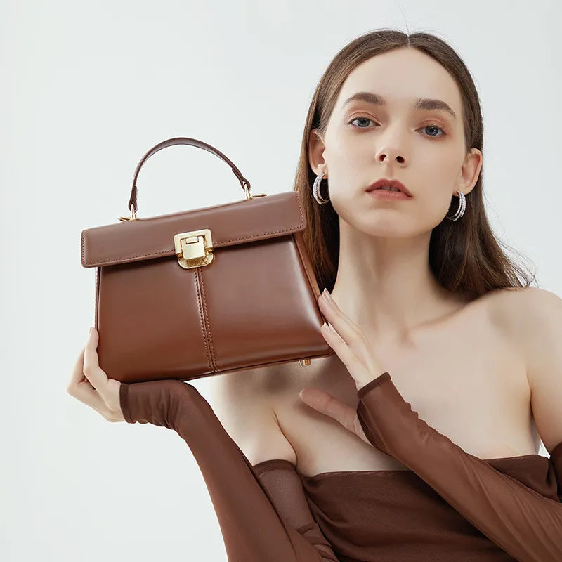 Leder-Handtasche für Damen ⎜ Elegante Schultertasche mit praktischem Verschluss und kompaktem Design