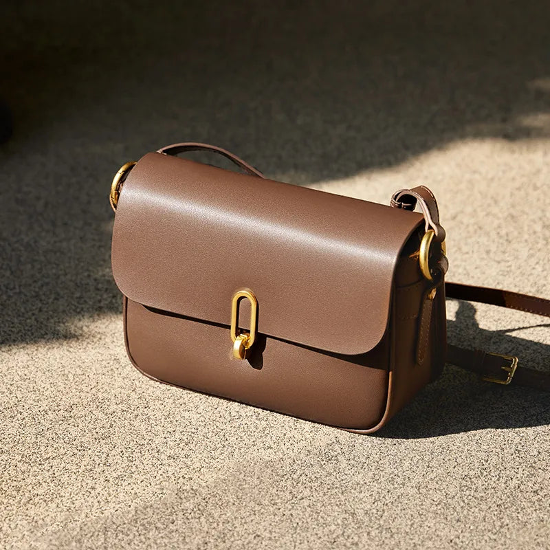 Ledertasche für Damen ⎜ Stilvolle Umhängetasche mit goldener Schnalle und verstellbarem Träger