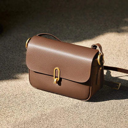 Ledertasche für Damen ⎜ Stilvolle Umhängetasche mit goldener Schnalle und verstellbarem Träger