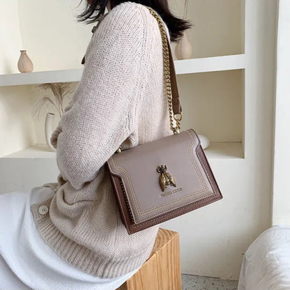 Kleine Ketten-Tasche ⎜ Elegantes Design mit goldener Bienenverzierung