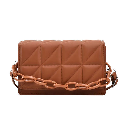 Umhängetasche für Damen ⎜ Modische Handtasche mit Ketten-Detail und geprägtem Lederdesign