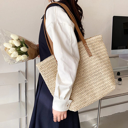Große Kapazität Strohtasche ⎜ Modische Umhängetasche mit Kordelzug und robusten Trageriemen