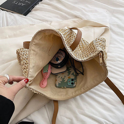 Große Kapazität Strohtasche ⎜ Modische Umhängetasche mit Kordelzug und robusten Trageriemen