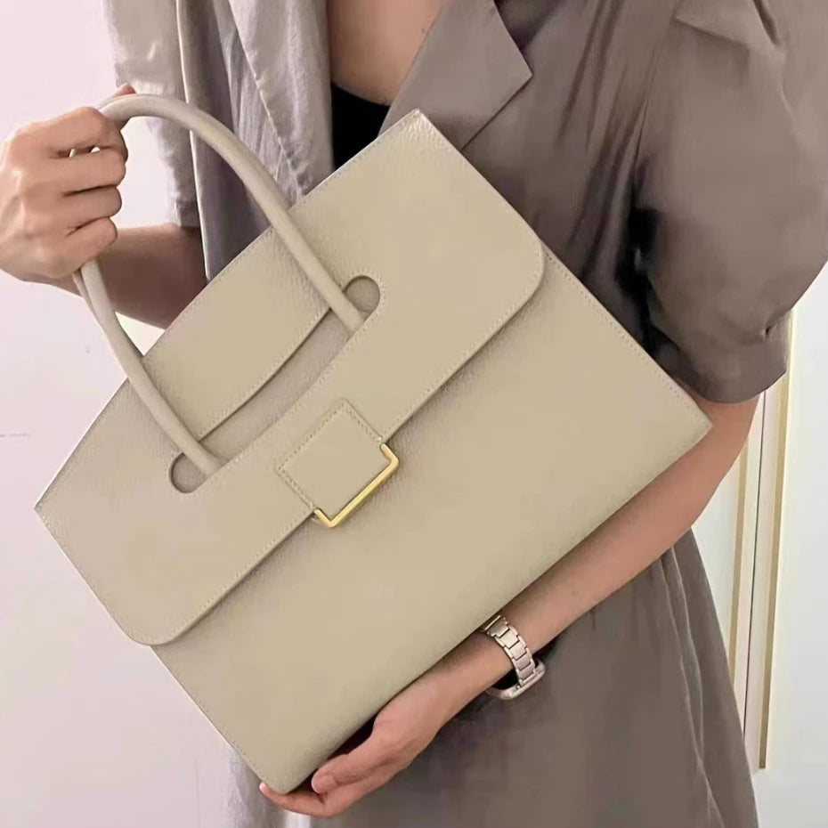 Elegante Umhängetasche für Damen ⎜ Große Handtasche mit praktischem Design und edlem Verschluss