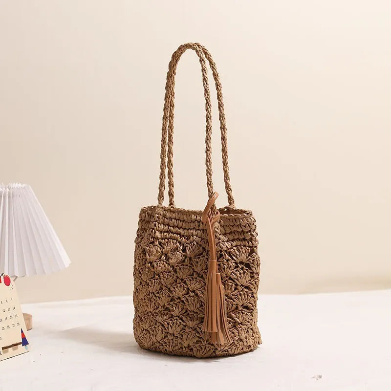 Strohtasche mit Quasten ⎜ Modische Umhängetasche im Fächerdesign für den Alltag