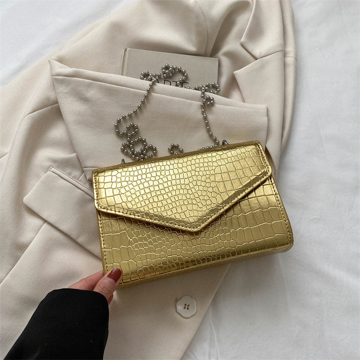 Elegante Handtasche im Krokodilleder-Design ⎜ Stilvolles Accessoire mit Perlenkette für gehobene Anlässe