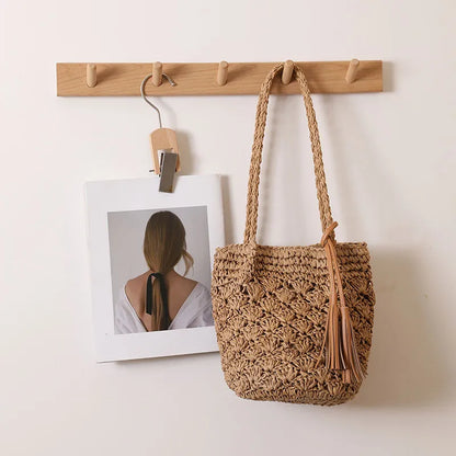 Strohtasche mit Quasten ⎜ Modische Umhängetasche im Fächerdesign für den Alltag