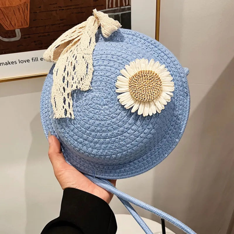 Korb Tasche für Damen ⎜ Handgefertigte Umhängetasche aus Strohdraht mit verspieltem Blumen-Design