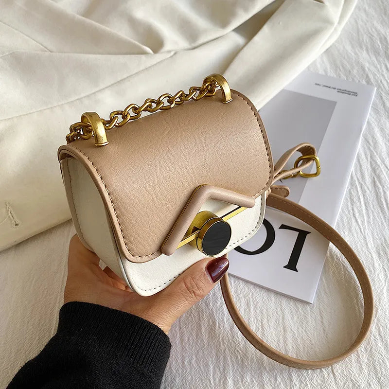 Kleine Umhängetasche mit Kette ⎜ Elegantes Design mit goldener Schnalle und minimalistischen Details