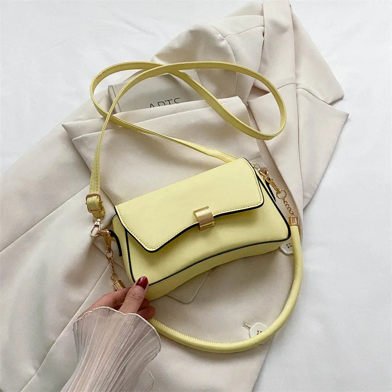 Kleine Umhängetasche für Damen ⎜ Tasche mit goldener Schnalle
