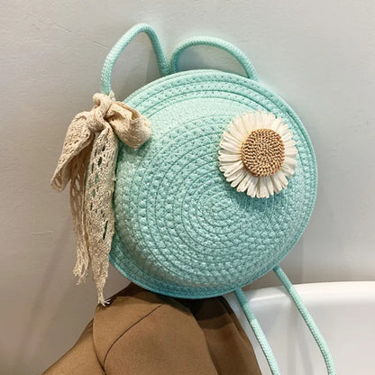 Korb Tasche für Damen ⎜ Handgefertigte Umhängetasche aus Strohdraht mit verspieltem Blumen-Design