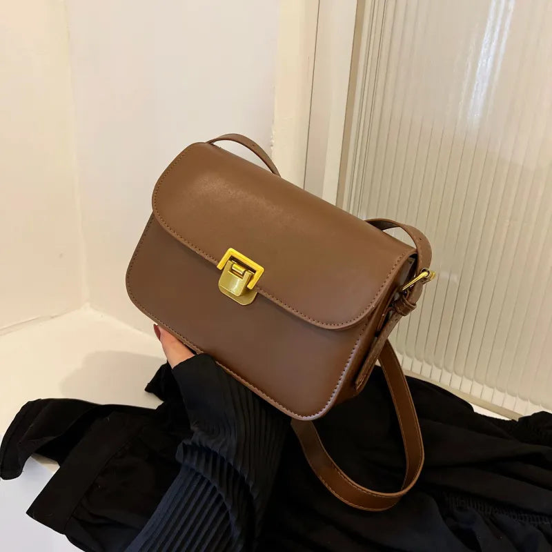 Elegante Umhängetasche für Damen ⎜ Schlichtes Design mit goldener Schnalle und verstellbarem Riemen
