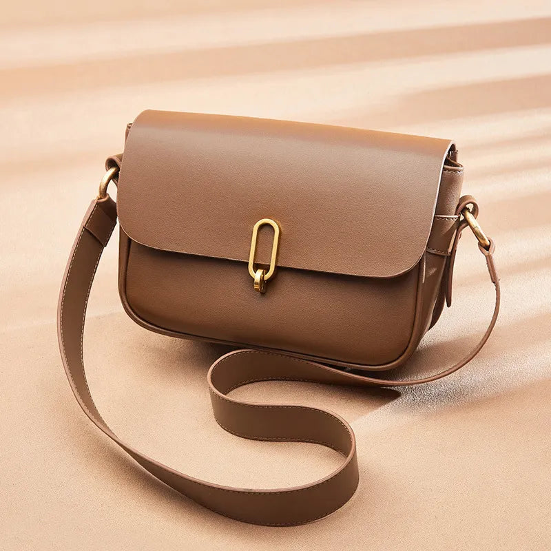 Ledertasche für Damen ⎜ Stilvolle Umhängetasche mit goldener Schnalle und verstellbarem Träger