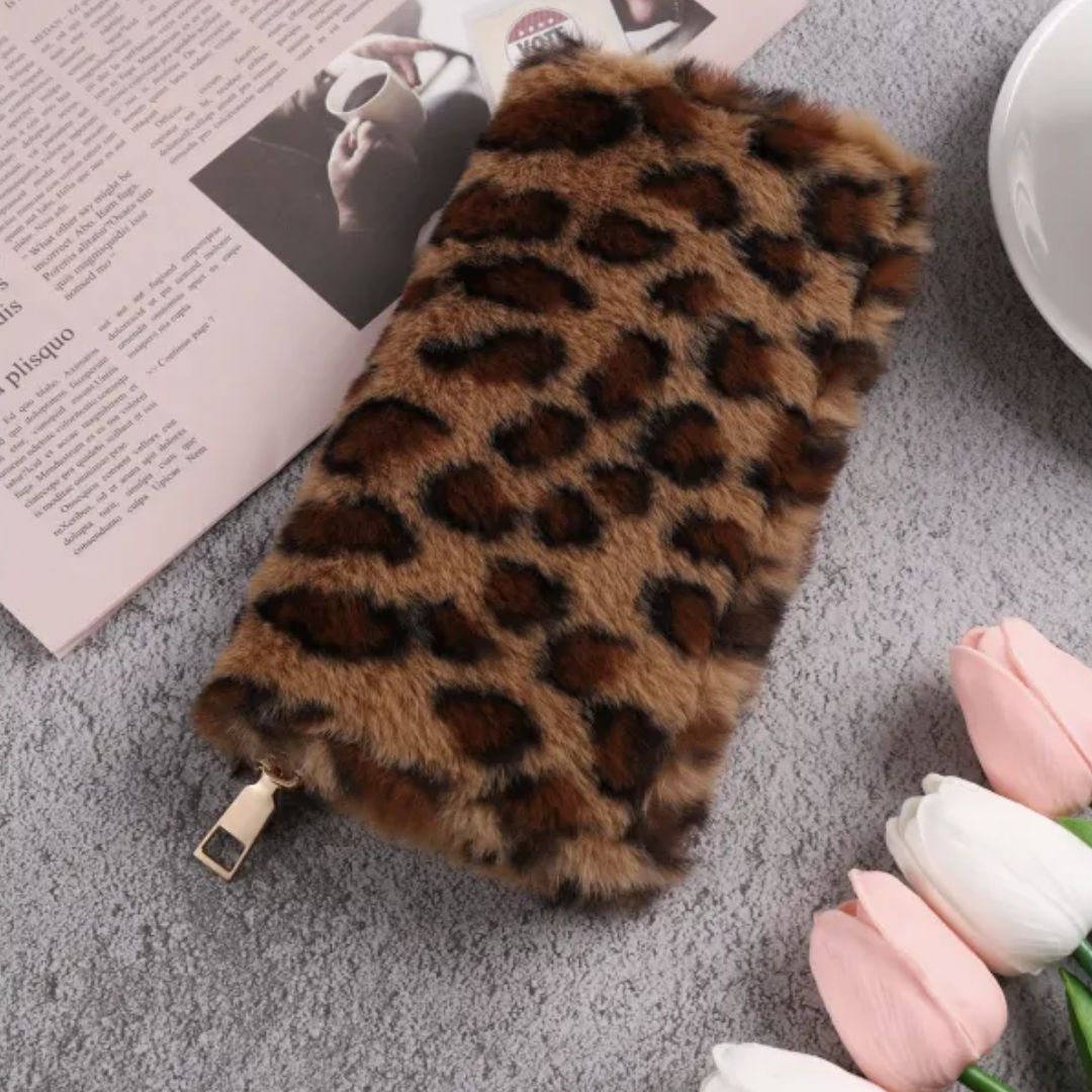 Damen Geldbörse mit Reißverschluss ⎜ Flauschige Leopardenoptik mit Karten- und Münzfach